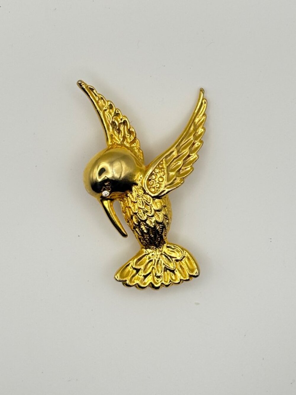 Vintage Gold Tone Hummingbird Brooch Pin Rhinestone Eye Flying Bird